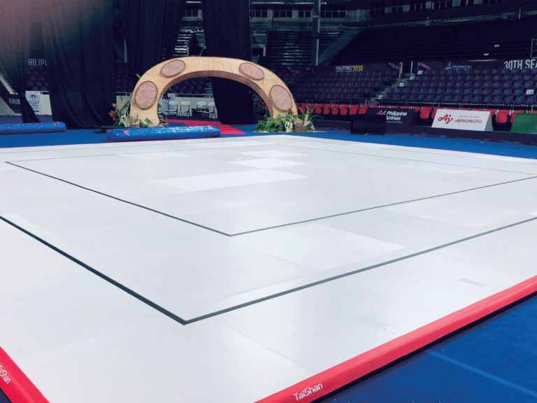 Praticable de gymnastique aérobic – 12 × 12 m